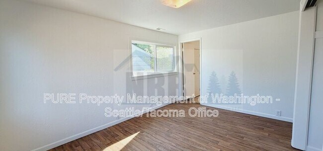 Building Photo - 10522 Addison St SW