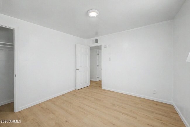 Building Photo - 2038 E Lemon St