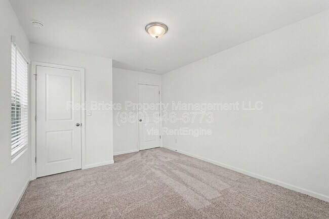 Building Photo - 760 Kitfox Dr NW