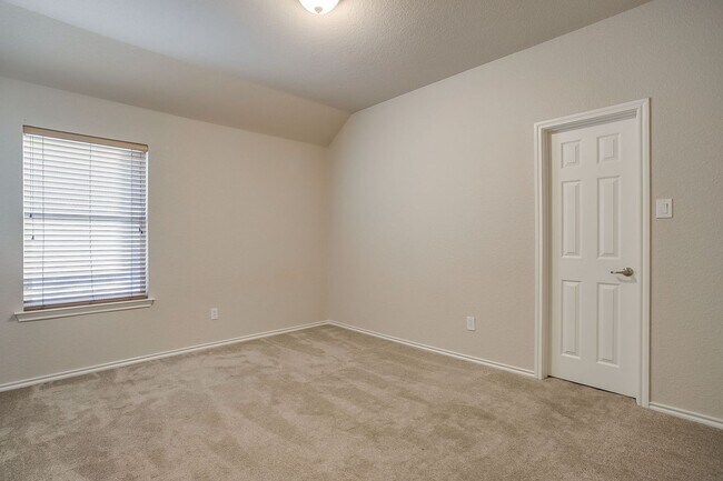 Building Photo - Beautiful Corner Lot Home in North Arlington-  3 Bed, 2 Bath- Ready for New Tenants- Arlington ISD