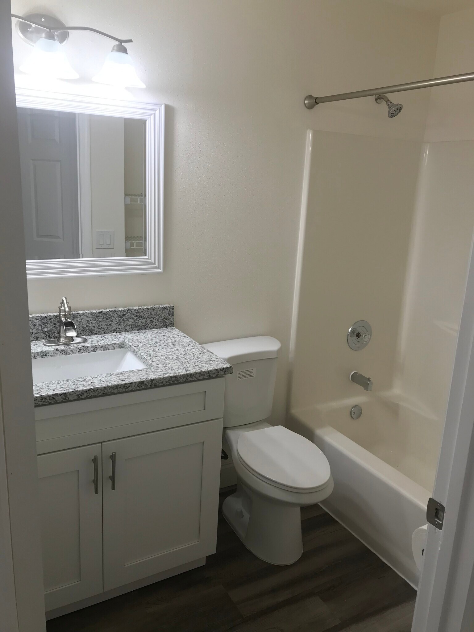 Building Photo - 1340 18th Ave SW