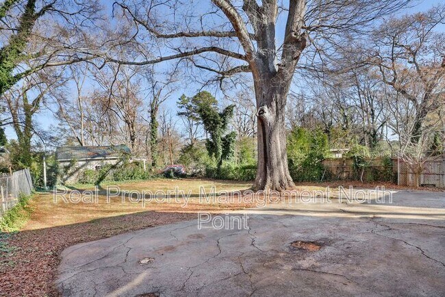 Building Photo - 2616 Northview Ave