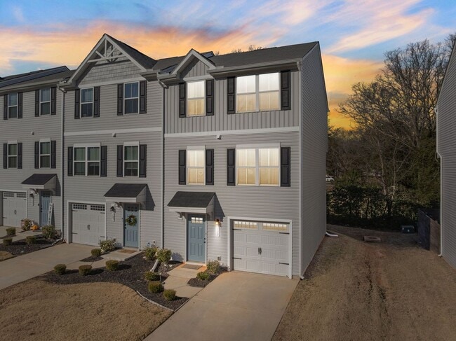 Building Photo - 109 Brooklane Ct