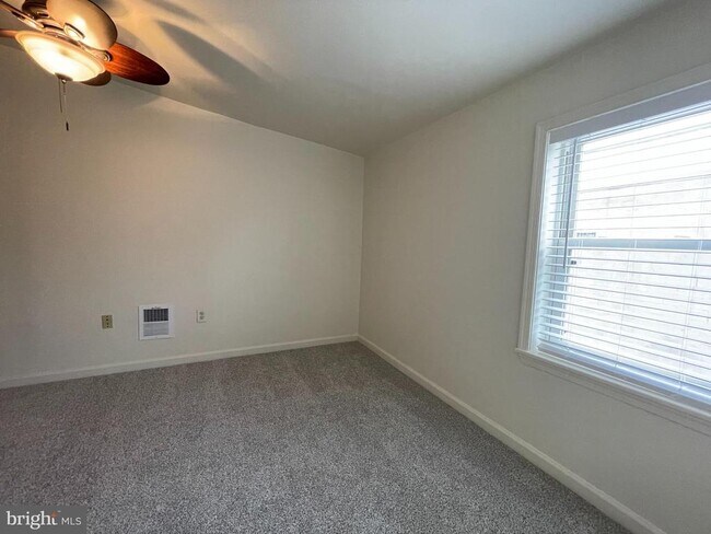 Building Photo - 1315 S Howard St