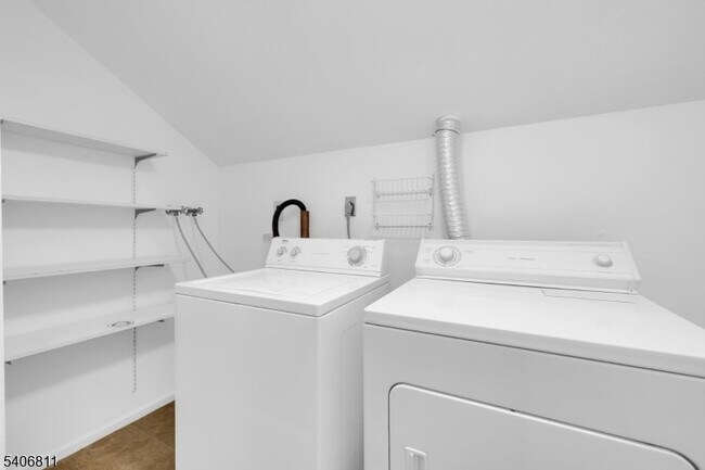 Building Photo - 13228 Dell Pl