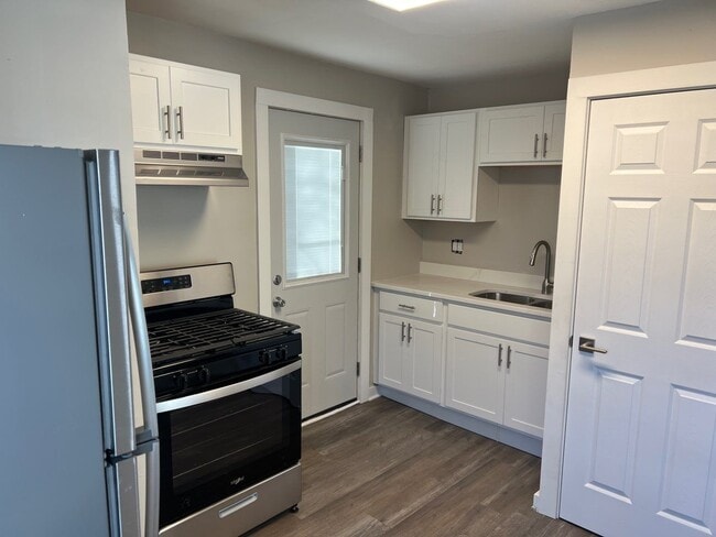 Building Photo - 2 Bedroom House for Rent in Lake Station