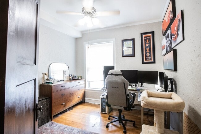 Building Photo - 1514 W Addison St