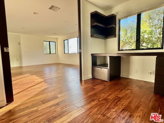 Building Photo - 6441 Bryn Mawr Dr