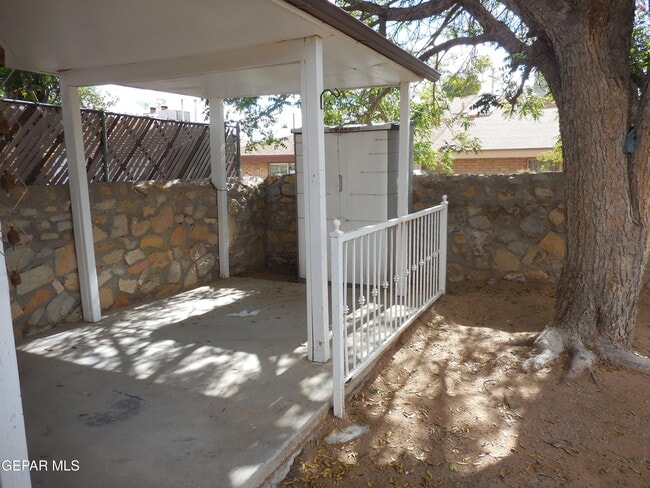 Building Photo - 11392 Lake Erie Dr