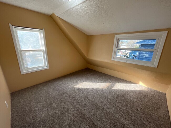 Building Photo - 3324 P St