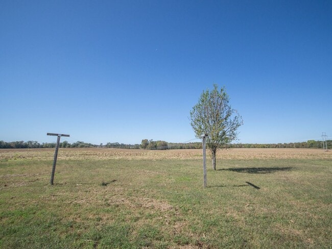 Building Photo - Country Setting Home