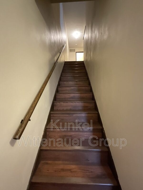 Building Photo - 102 Kingsway Dr