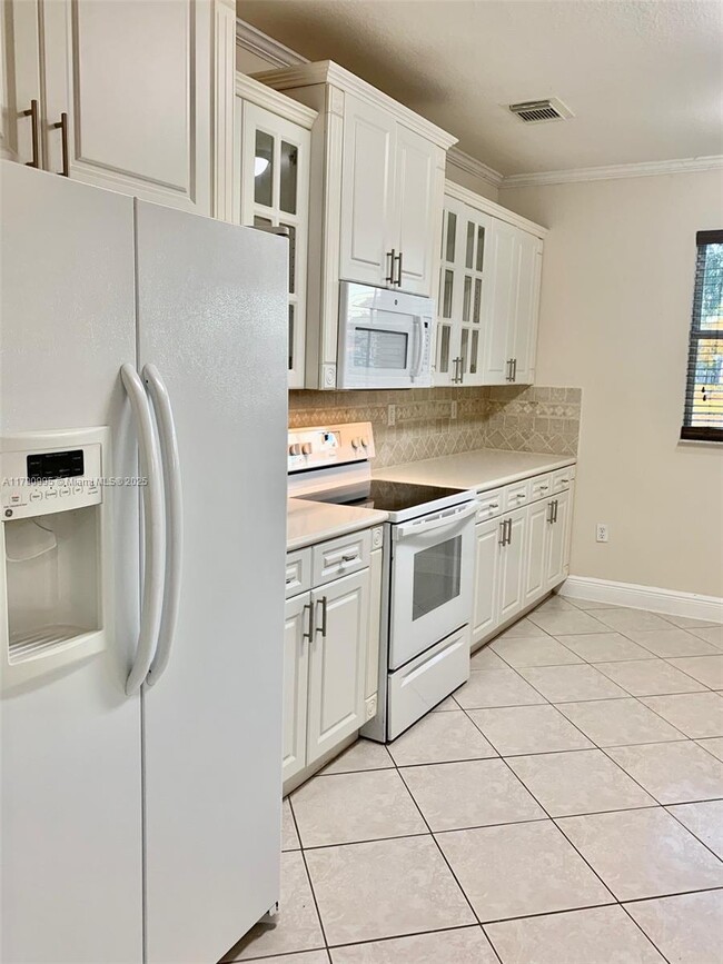 Building Photo - 8219 SW 165th Ct