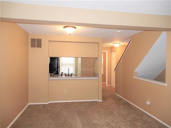 Building Photo - 280 Quail Run Rd