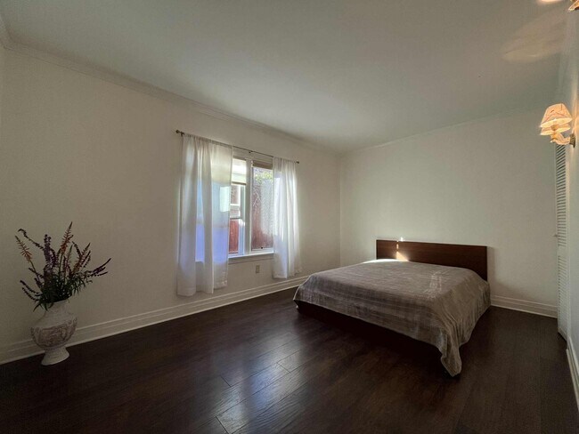 Building Photo - 2323 Las Colinas Ave