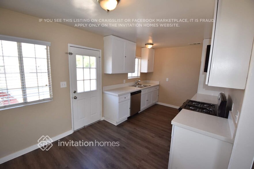 Building Photo - 4515 N Eastbury Ave