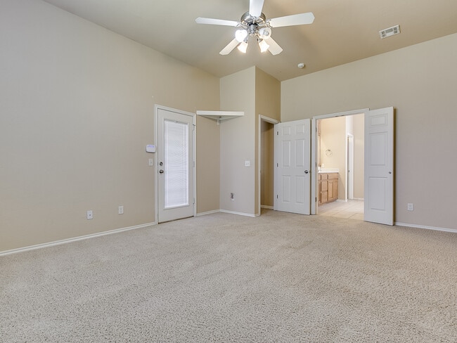 Building Photo - Lone Oak Ridge + Gated Community + 4 beds/2.5 Baths + Storm Shelter + Deer Creek Schools