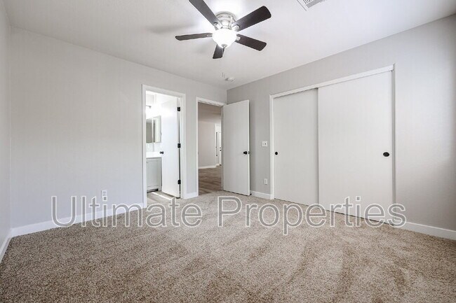 Building Photo - 15008 W Ventura St