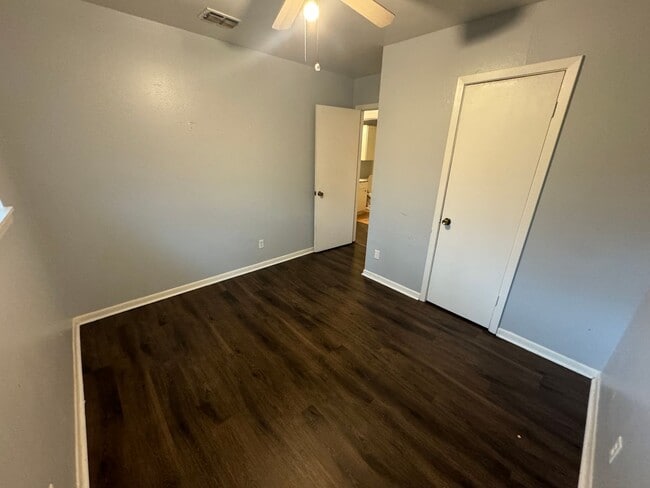 Building Photo - Beautiful 4 Bedroom Southern Hills Home