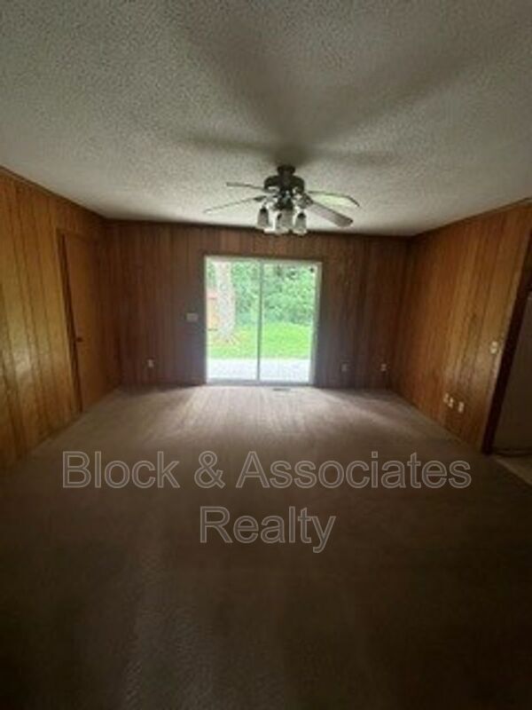 Building Photo - 551 NC 42