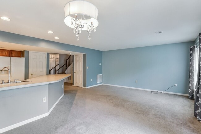 Building Photo - Three bedroom two and a half bathroom town...