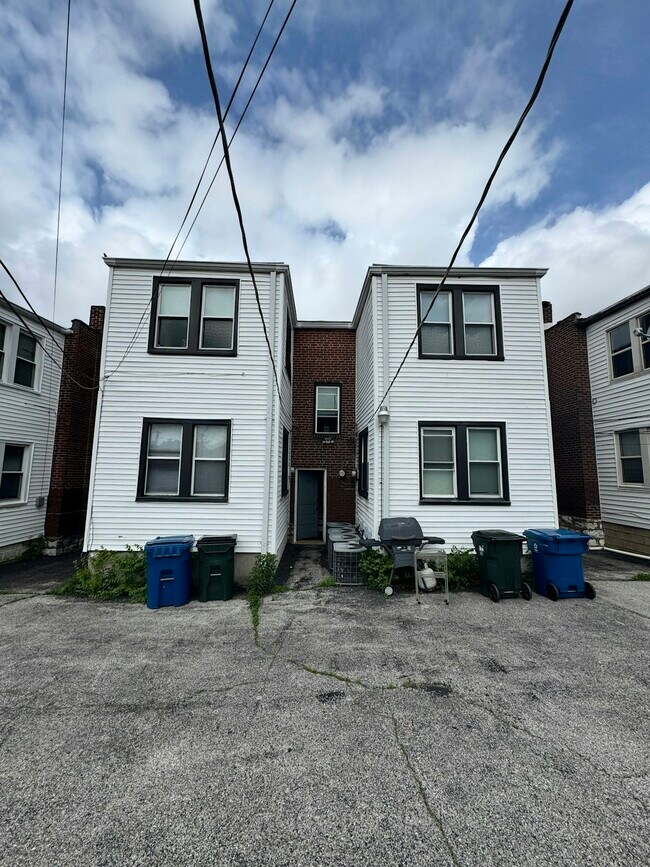 Building Photo - 1406 Woodland Dr