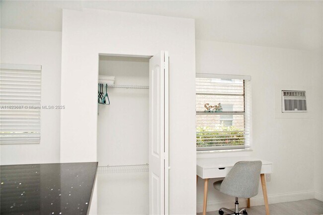 Building Photo - 4109 N Ocean Dr
