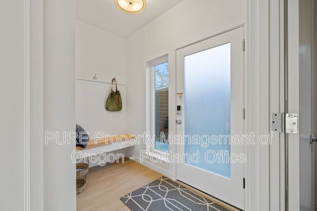 Building Photo - 725 SE 78th Ave