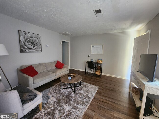 Building Photo - 917 Oakview Ave