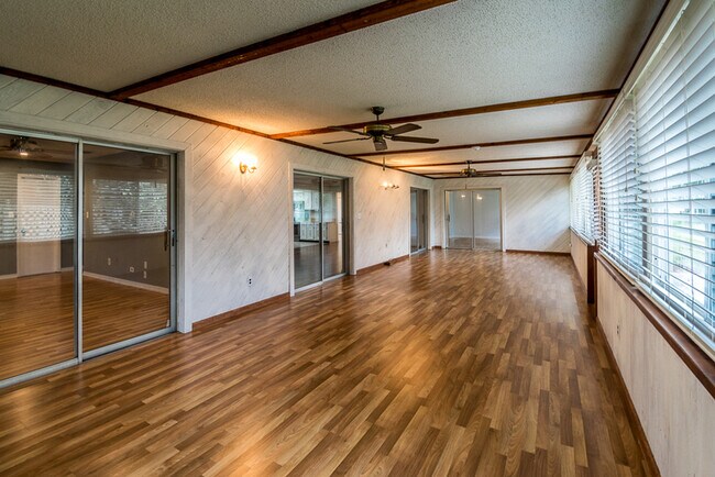 Building Photo - 10502 Linger Ln