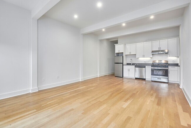 Building Photo - Sleek and modern 2 bed/2 bath in the heart of The Mission -- Walkers dream -- Must See!