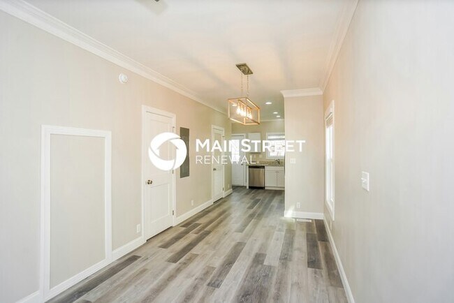 Building Photo - 2 Bedroom Pet-Friendly Home in St. Petersburg, FL with Main Street Renewal