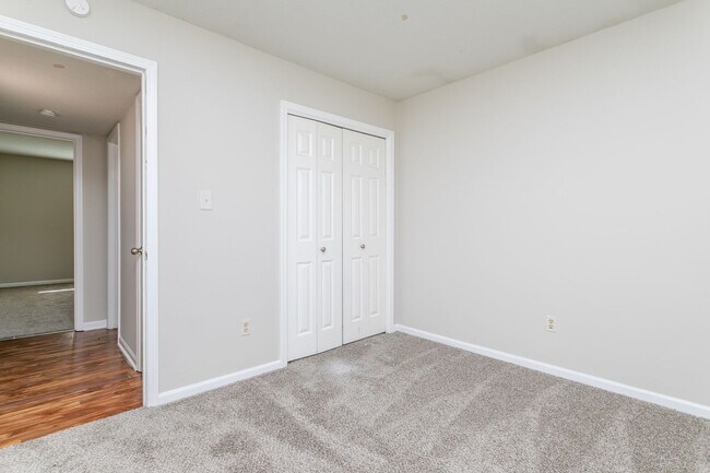 Building Photo - 2502-2502 E Morris Dr