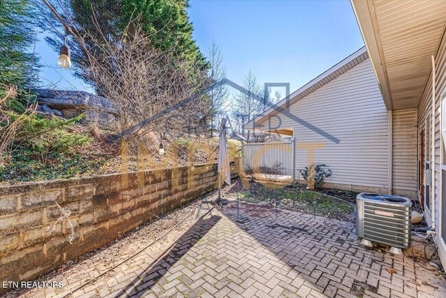 Building Photo - 810 Klondike Way