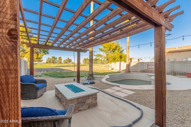 Building Photo - 11010 W Griswold Rd