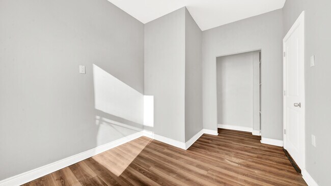 Building Photo - 2756 W 24th St