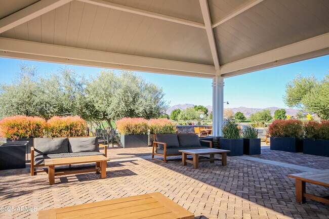 Building Photo - 11353 N Luckenbach St