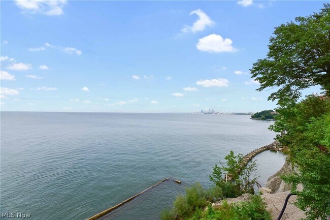 Building Photo - 12500 Edgewater Dr