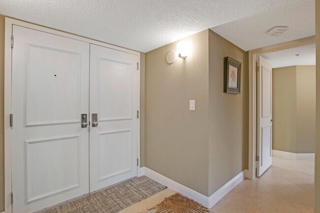 Building Photo - 600 Ocean Dr