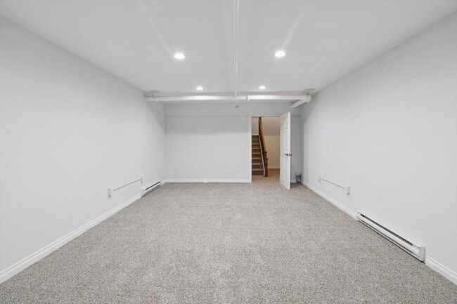 Building Photo - 934 W Huron St