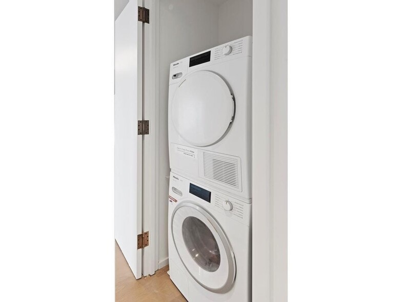 Building Photo - 196 Orchard St