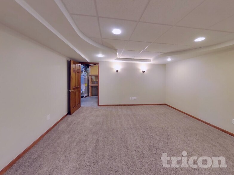 Building Photo - 6612 Smithfield Dr