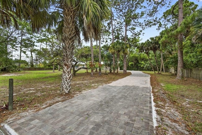 Building Photo - 16932 Okeechobee Blvd