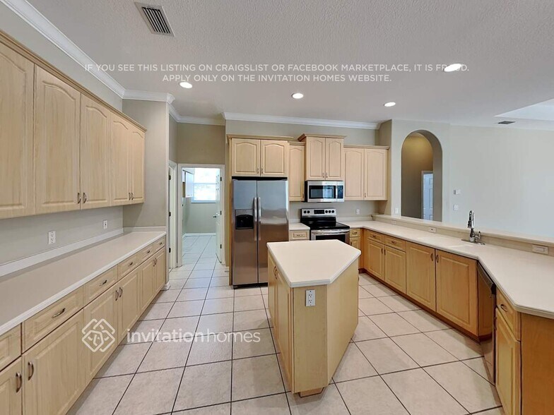 Building Photo - 7119 Pine Valley St