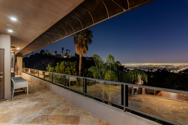 Balcony off 2nd level - 7218 Mulholland Dr