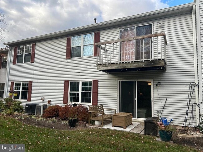 Building Photo - 13 Quince Ct