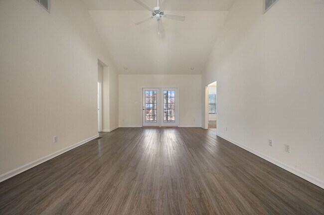 Building Photo - 15 Little Birch Dr