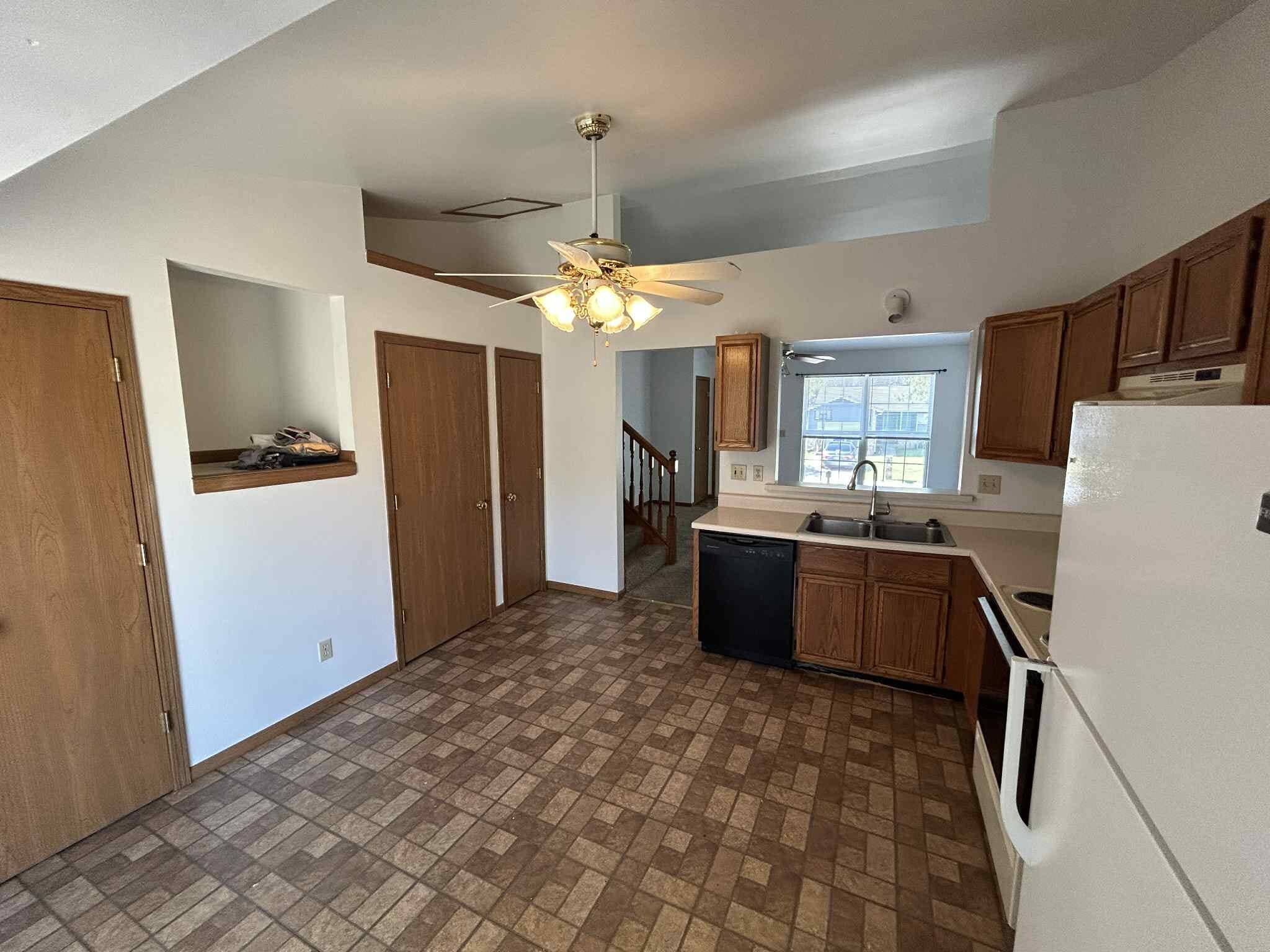 Building Photo - 432 Omar Ct