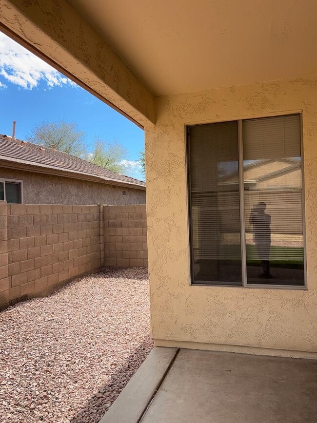 Building Photo - 2720 E Hulet Dr