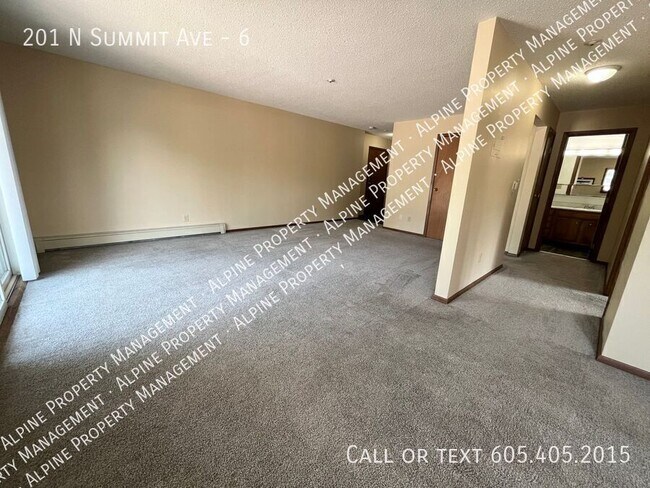 Building Photo - 201 N Summit Ave
